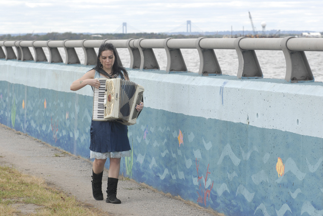 Far Rockaway — performance image 5